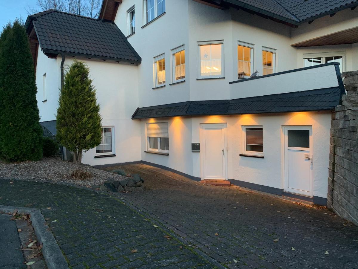 Aktiv-Ferienwohnung "Snow & Bike"- Zentral Zwischen Winterberg Und Willingen Exterior photo